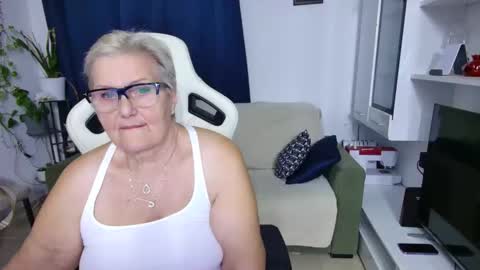 Selenna online show from April 22, 5:43 pm