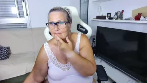 Selenna online show from June 24, 5:23 pm
