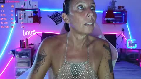 Selvaggia Del Caribe online show from December 10, 3:55 pm