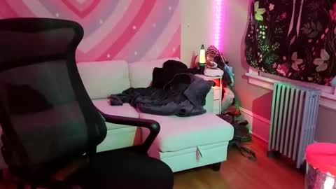 Snapshot of sendforember chatting on October 24, 12:06 am Goddess Ember online show from October 24, 12:06 am