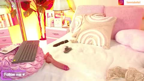 Sennia online show from March 9, 3:26 pm