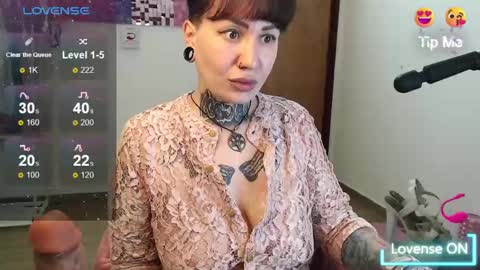 Snapshot of senorita_dakota chatting on September 18, 12:31 am senorita_dakota online show from September 18, 12:31 am