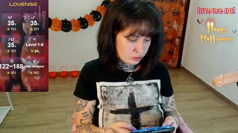Snapshot of senorita_dakota chatting on October 15, 12:13 am senorita_dakota online show from October 15, 12:13 am