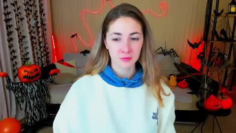 Snapshot of sensitiveheartt chatting on October 24, 8:16 pm sensitiveheartt online show from October 24, 8:16 pm