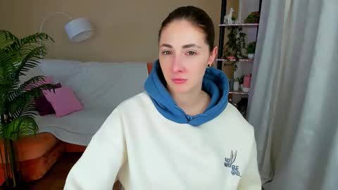 Snapshot of sensitiveheartt chatting on October 5, 4:12 pm sensitiveheartt online show from October 5, 4:12 pm