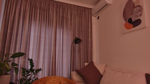 Lina or LiaLi online show from September 14, 7:39 am