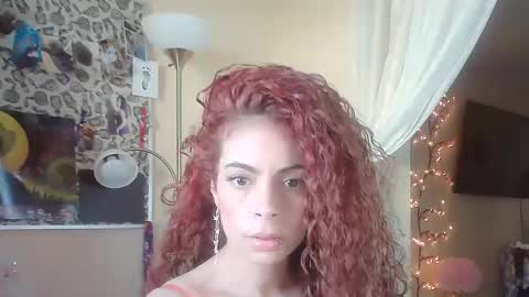 Snapshot of sensual_paradise_ chatting on February 9, 7:41 pm V online show from February 9, 7:41 pm