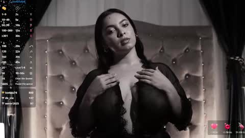 Snapshot of sensual_woman11 chatting on October 21, 8:35 pm MIA online show from October 21, 8:35 pm