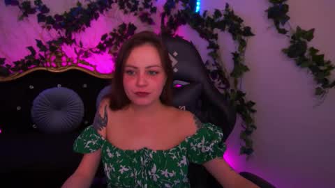 Snapshot of sensualalicee chatting on October 27, 2:45 pm sensualalicee online show from October 27, 2:45 pm