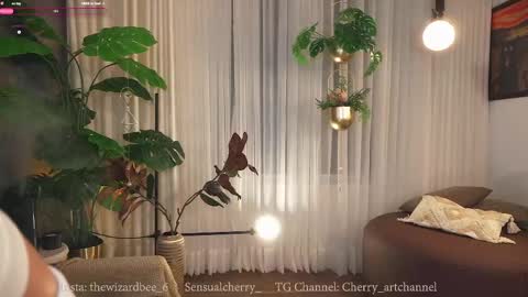 Maria- OF sensual bee online show from October 2, 11:54 pm