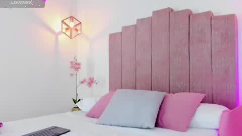 Snapshot of sensualjeen chatting on September 22, 8:51 pm Jeen online show from September 22, 8:51 pm