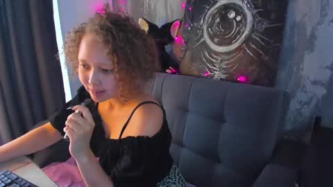 senya_sol online show from March 10, 8:40 am