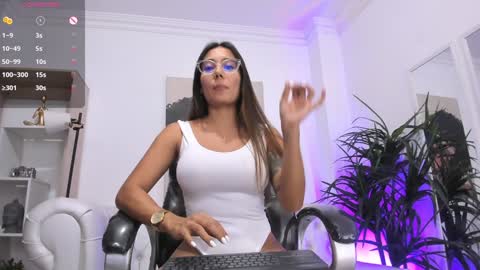Snapshot of serena___ chatting on January 24, 3:00 am serena___ online show from January 24, 3:00 am