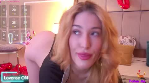 Snapshot of serena_bennet chatting on March 2, 9:19 pm Serena online show from March 2, 9:19 pm