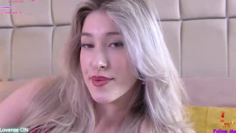 Snapshot of serena_bennet chatting on September 13, 8:44 am Serena online show from September 13, 8:44 am