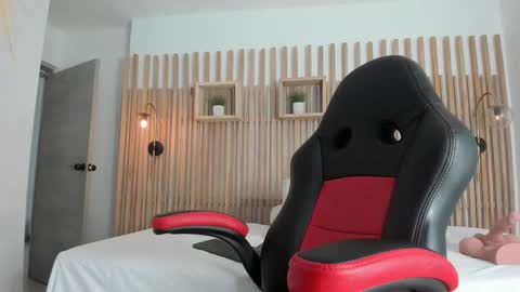 Serena  online show from February 2, 11:42 am