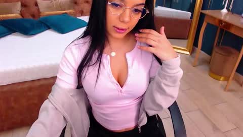 Snapshot of serena_mendez chatting on October 23, 9:59 am Serena online show from October 23, 9:59 am