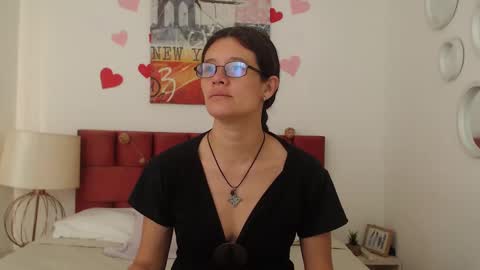 sereneclarks_ online show from March 3, 12:53 pm