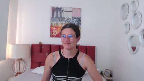 sereneclarks_ online show from January 15, 12:04 pm