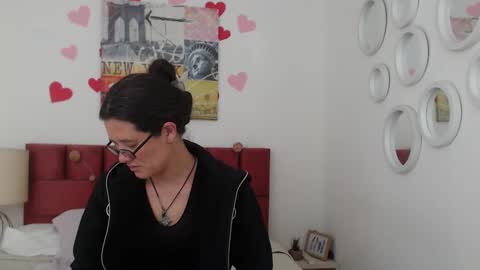 sereneclarks_ online show from March 5, 12:33 pm