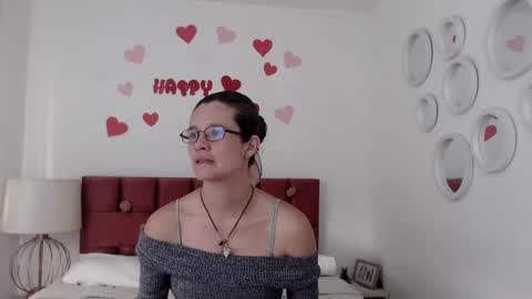 sereneclarks_ online show from February 19, 12:33 pm