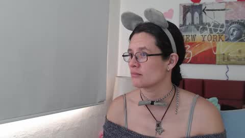 sereneclarks_ online show from September 12, 2:02 pm
