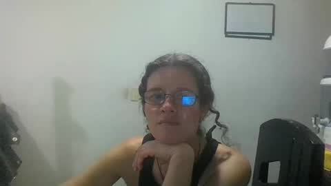 sereneclarks_ online show from February 26, 10:32 pm