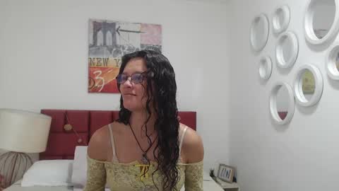 sereneclarks_ online show from February 12, 12:44 pm
