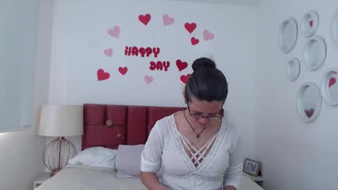 sereneclarks_ online show from February 21, 12:28 pm