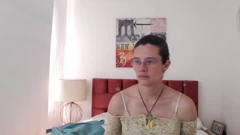 sereneclarks_ online show from December 4, 12:36 pm