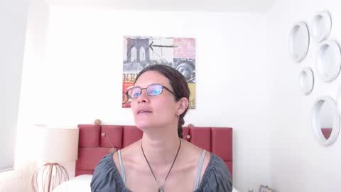 sereneclarks_ online show from January 28, 12:32 pm