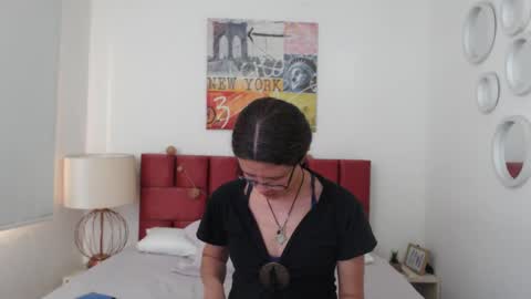 sereneclarks_ online show from January 25, 12:19 pm