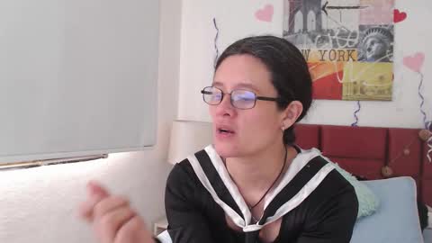 sereneclarks_ online show from September 9, 1:33 pm