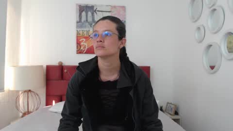 sereneclarks_ online show from January 17, 12:10 pm