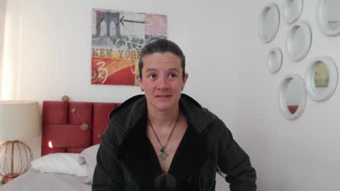 sereneclarks_ online show from January 18, 11:54 am