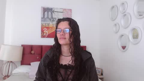 sereneclarks_ online show from February 11, 12:36 pm