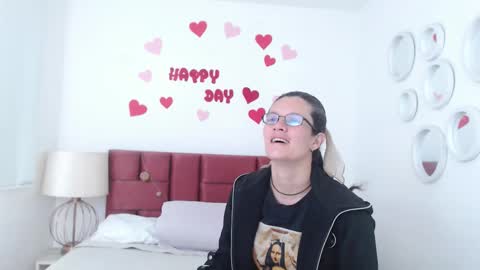 sereneclarks_ online show from February 20, 12:25 pm