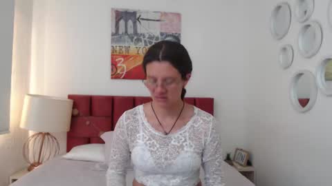 sereneclarks_ online show from January 14, 12:14 pm