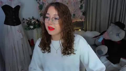 Snapshot of sereneflame chatting on November 1, 7:07 pm Ophelia online show from November 1, 7:07 pm