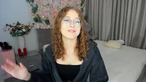 Snapshot of sereneflame chatting on October 12, 4:20 pm Ophelia online show from October 12, 4:20 pm