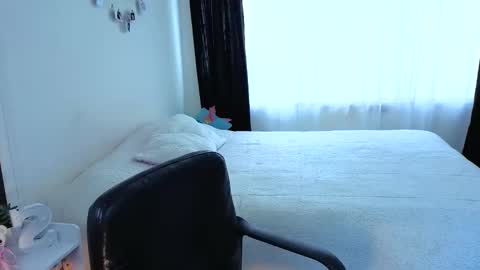 Snapshot of serenna_se chatting on October 20, 8:23 pm Serenna Cruz online show from October 20, 8:23 pm