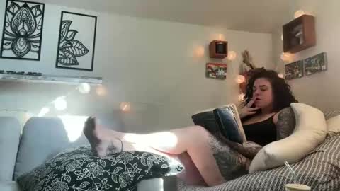 servegoddesszara online show from March 10, 3:05 pm