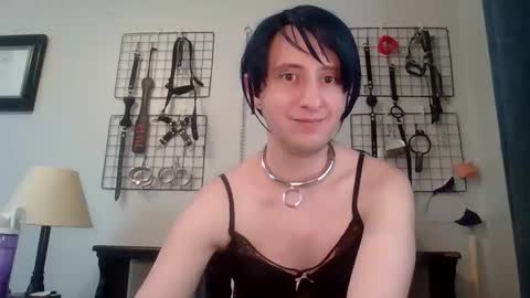 Servile Sarah online show from April 21, 9:22 pm