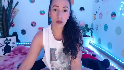 Snapshot of seuctive_woman57 chatting on December 18, 9:04 am samy online show from December 18, 9:04 am
