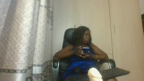 Snapshot of sexchat_ chatting on December 9, 10:43 am IVY online show from December 9, 10:43 am
