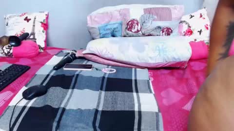 Snapshot of sexiebootyjoyxx chatting on February 3, 5:14 pm sexiebootyjoyxx online show from February 3, 5:14 pm