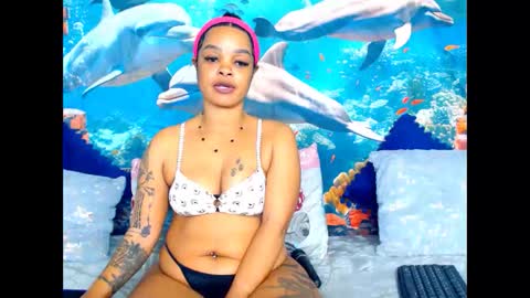 Snapshot of sexiebootyjoyxx chatting on October 17, 6:33 pm sexiebootyjoyxx online show from October 17, 6:33 pm