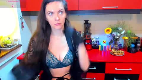 sexqueen1111 online show from January 27, 1:05 am