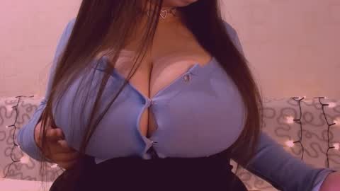 Julia online show from December 18, 2:11 pm