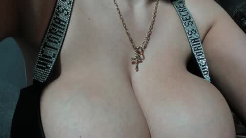 Snapshot of sexxymeriemm chatting on December 20, 9:39 pm sexxymeriemm online show from December 20, 9:39 pm